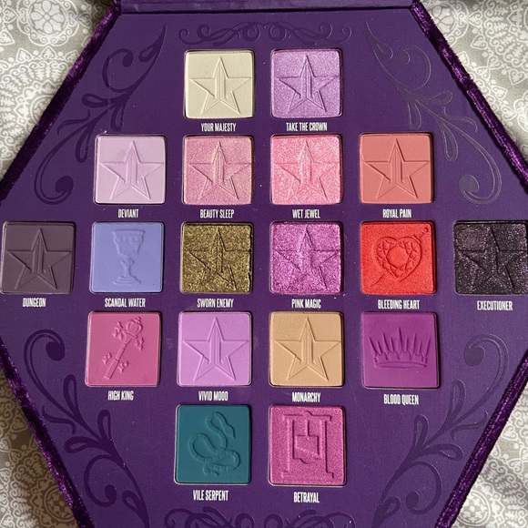 Jeffree Star ‘Blood Lust’ Eyeshadow Palette - Picture 7 of 8